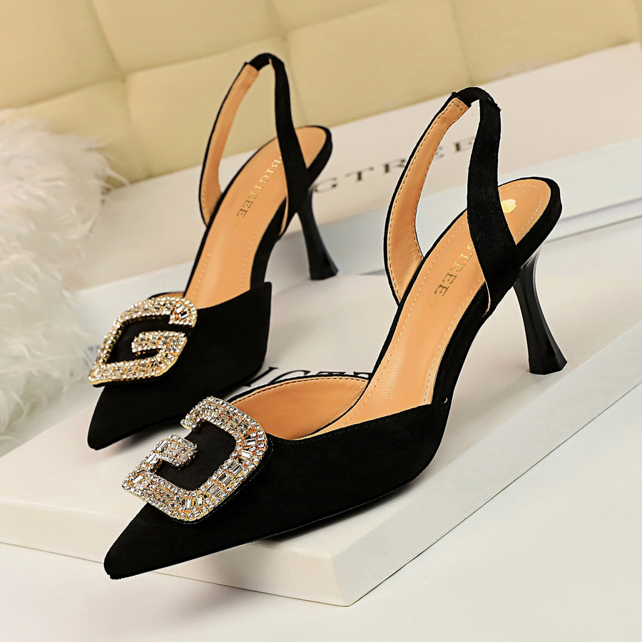 2021 New Oumeifeng Sandals Women's Heels, Velvet Banquet Metal Buckle After Travel Fpm7, Yellow.
2021 New Oumeifeng Sandals Women's Heels, Velvet Banquet Metal Buckle After Travel Fpm7, Yellow.
