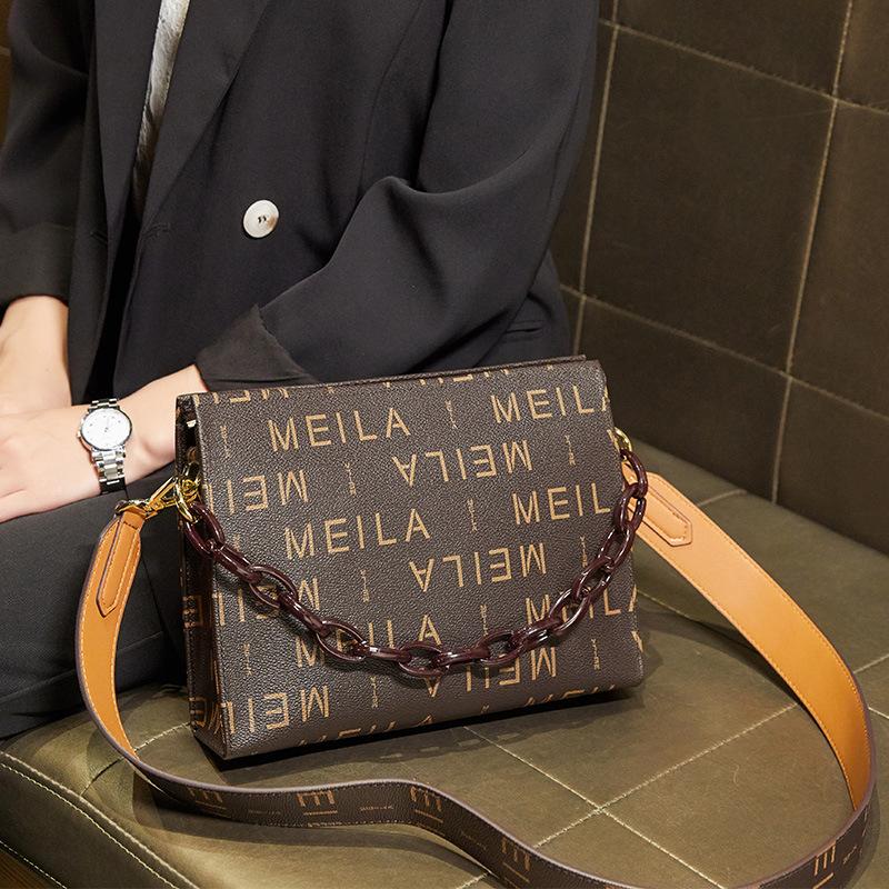 Envelope bag women 2020 new tote one-shoulder women's bag air lady sloping, Dark brown
Envelope bag women 2020 new tote one-shoulder women's bag air lady sloping, Dark brown