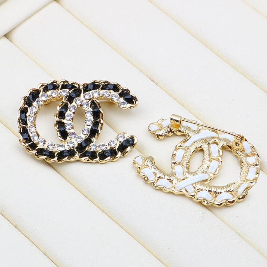 Wholesale High Quality Brand Designer Double Letter Gold Silver Brooch Women Pearl Rhinestone Brooch Suit Laple Pin Fashion Jewelry Accessories
Wholesale High Quality Brand Designer Double Letter Gold Silver Brooch Women Pearl Rhinestone Brooch Suit Laple Pin Fashion Jewelry Accessories