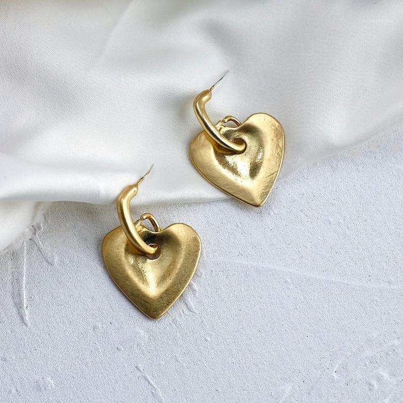 AENSOA 2020 New Japan Korean Small Contracted Heart Metal Earring Fashion Elegant Temperament Love Heart Drop Earrings for Women1
AENSOA 2020 New Japan Korean Small Contracted Heart Metal Earring Fashion Elegant Temperament Love Heart Drop Earrings for Women1