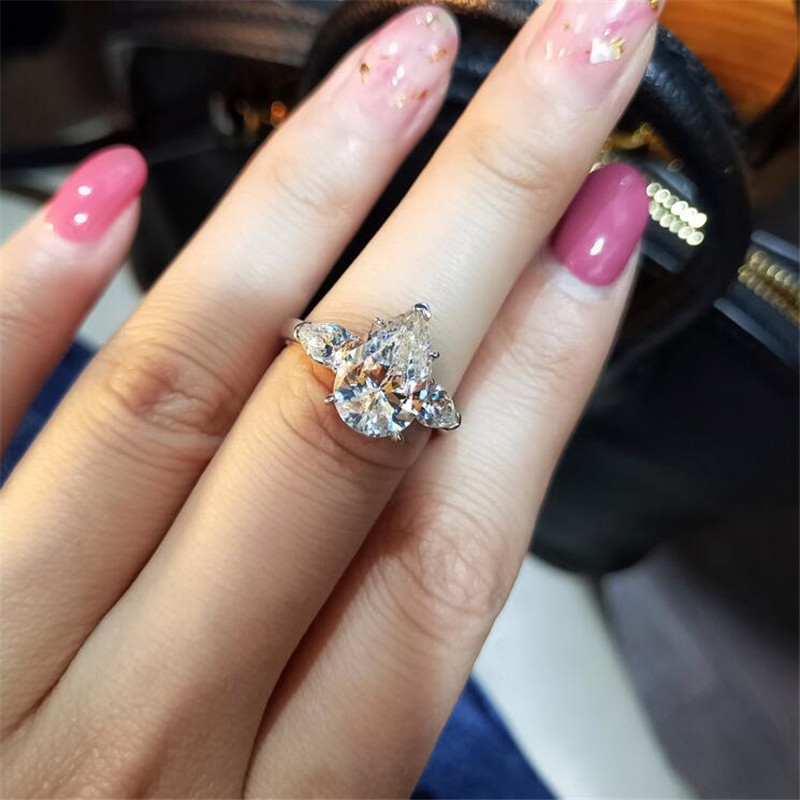 Ins Top Sell Sparkling Large Diamond Ring Luxury Jewelry 925 Sterling Silver Water Drop White Topaz Gemstones Women Wedding Band Ring Gift