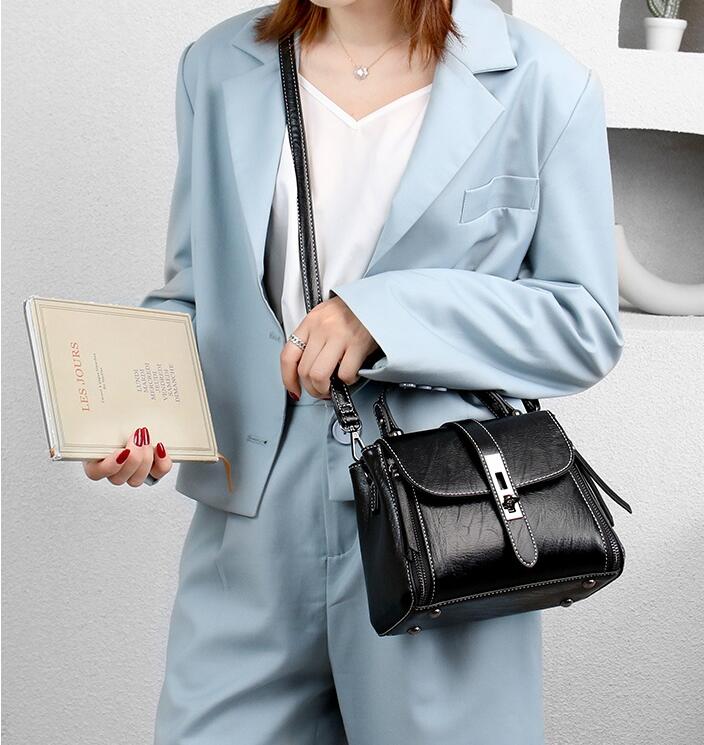 Women's Clutch Bag Crystal Pearl Clutch Purse Luxury Handbag Embroidery Evening Bag for Shoulder Bag Dorp shipping Ladies handbags wallet 17
Women's Clutch Bag Crystal Pearl Clutch Purse Luxury Handbag Embroidery Evening Bag for Shoulder Bag Dorp shipping Ladies handbags wallet 17
