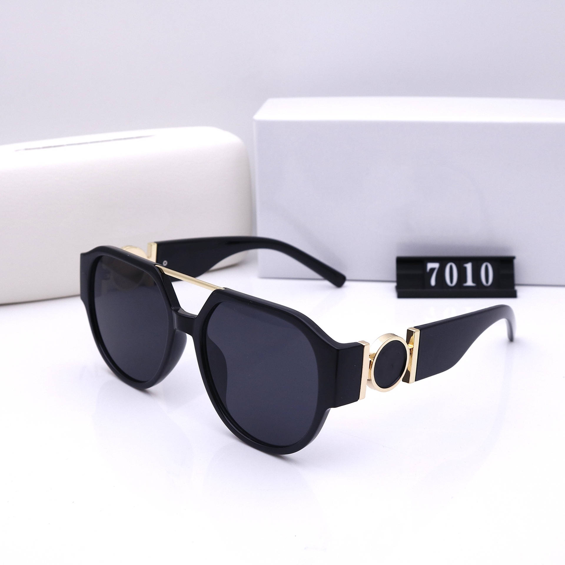 4371 Mens Phantos Polarized Sunglasses 58mm Designer Sunglasses Brand fashion Men Women Sun Glasses Eyewear Metal Glass Lenses with box
4371 Mens Phantos Polarized Sunglasses 58mm Designer Sunglasses Brand fashion Men Women Sun Glasses Eyewear Metal Glass Lenses with box