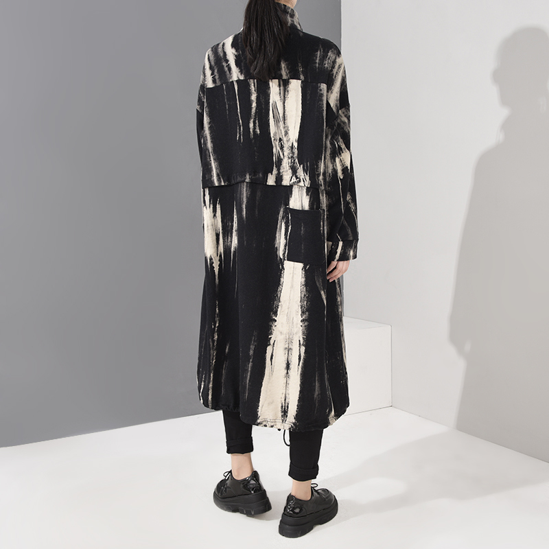 [EAM] Women Black Pattern Printed Big Size Trench New Stand Collar Long Sleeve Loose Fit Windbreaker Fashion Spring LJ201128