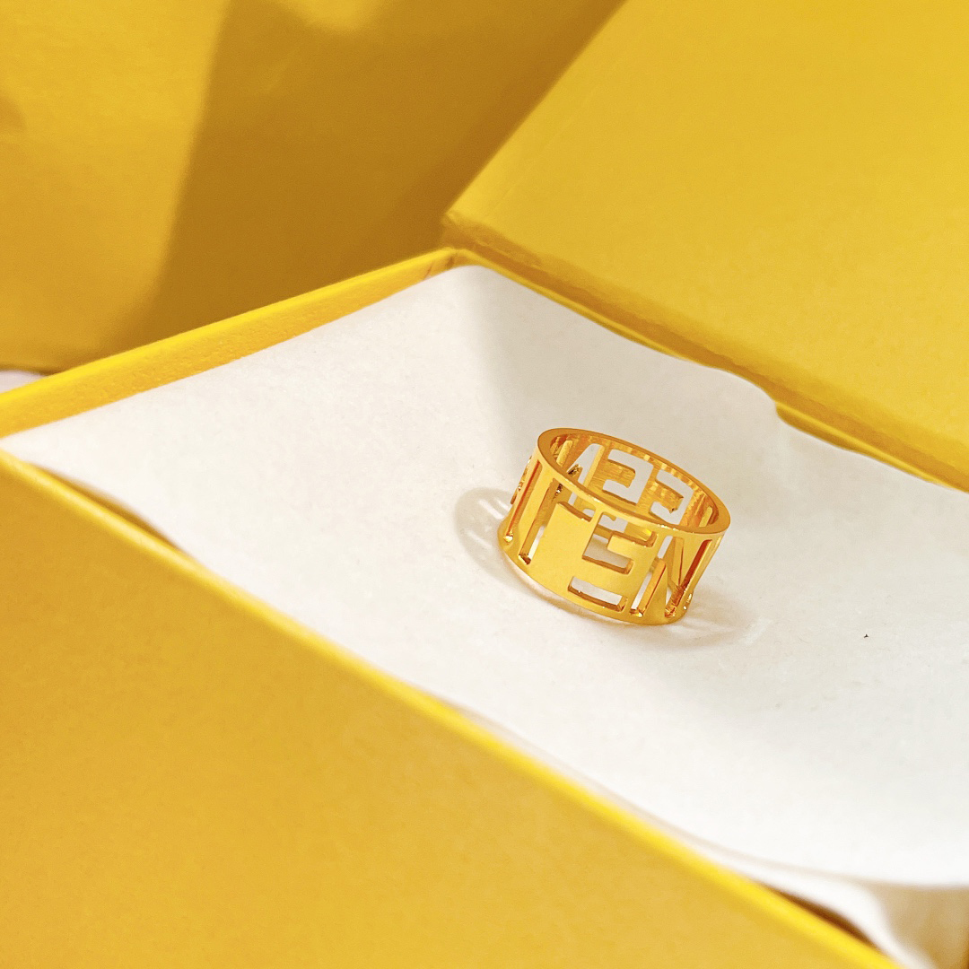 Luxurys Desingers Ring Simple Design Sense smooth F Ladies Classic Hollowed out Simples rings Birthday Gift Female Male good nice pretty
Luxurys Desingers Ring Simple Design Sense smooth F Ladies Classic Hollowed out Simples rings Birthday Gift Female Male good nice pretty