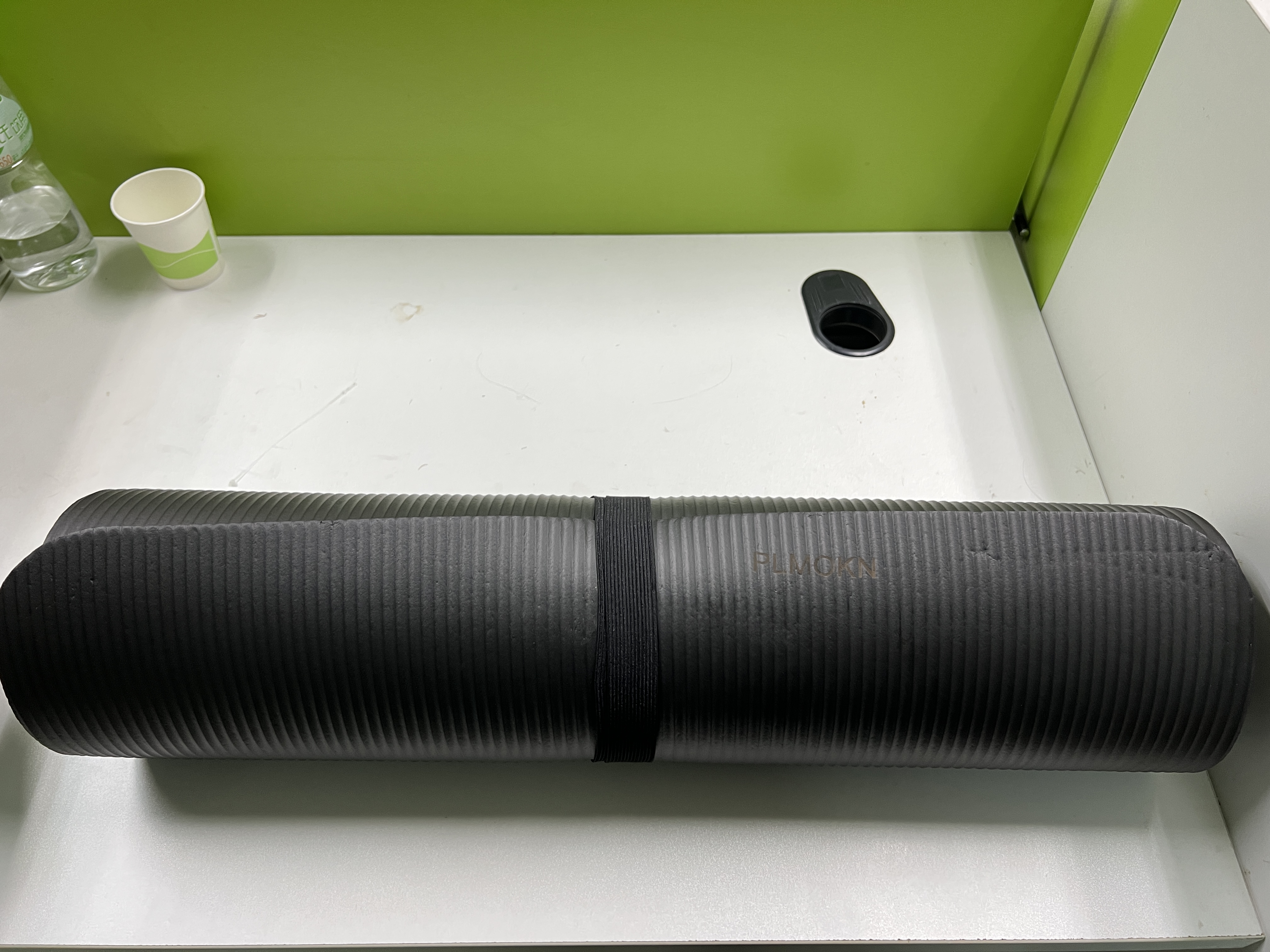 PLMOKN Yoga mat environmental protection fitness mat thickened widened rubber high-density non-slip sports dance, Black
PLMOKN Yoga mat environmental protection fitness mat thickened widened rubber high-density non-slip sports dance, Black