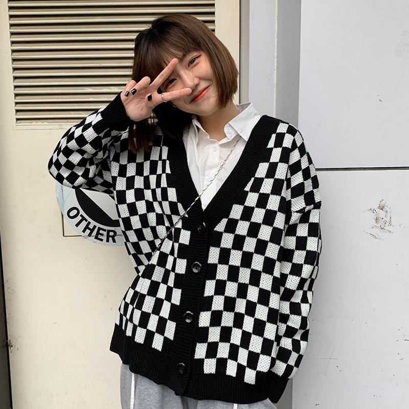 Female Sweaters Japanese V-neck Black-white Plaid Knitted Women's Cardigan Lazy Style Loose 2020 New Arrival
Female Sweaters Japanese V-neck Black-white Plaid Knitted Women's Cardigan Lazy Style Loose 2020 New Arrival