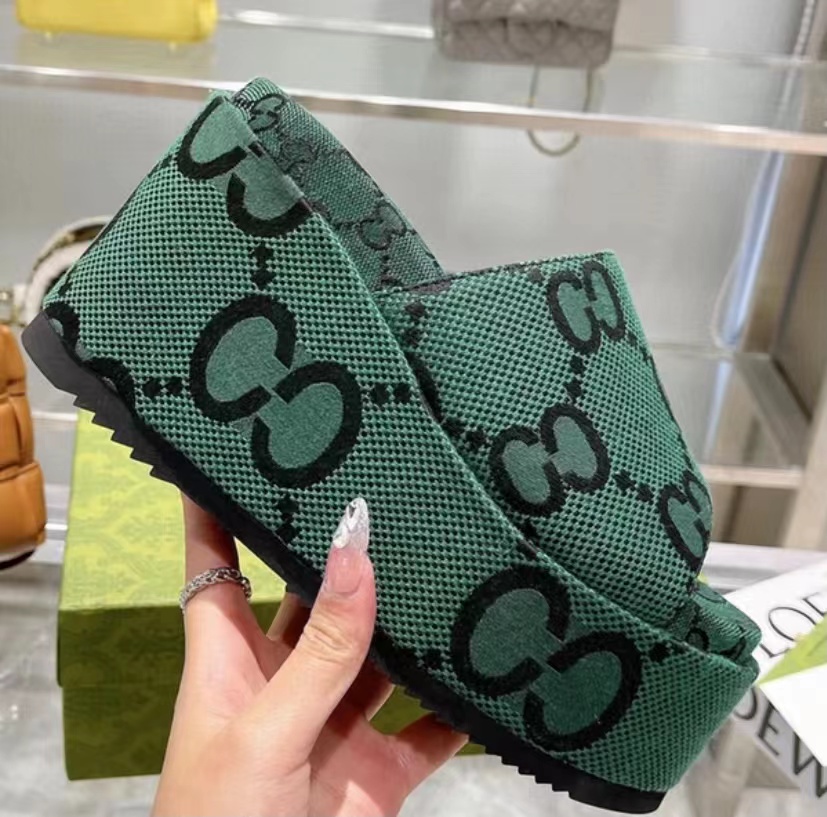 2022 fashion designer sandals womens slippers High quality latest thicknes bottom thick soles softness and comfort Ladies Casual outdoor shoes With box
2022 fashion designer sandals womens slippers High quality latest thicknes bottom thick soles softness and comfort Ladies Casual outdoor shoes With box