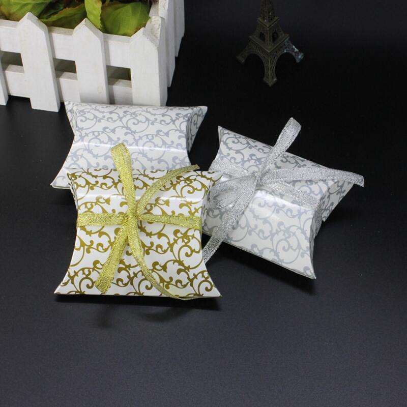 100Pcs/pack Pillow Paper Candy Box Wedding for Guests Personalized Gifts Boxes for Party Favors New Year Christmas Decoration
100Pcs/pack Pillow Paper Candy Box Wedding for Guests Personalized Gifts Boxes for Party Favors New Year Christmas Decoration