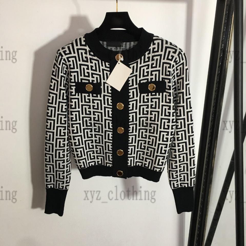 2022 designer knitted sweater Jackets Womens Stitched pocket lamb fur stand-up collar, long-sleeved zippers coats furs in one winter coat tech fleece SIZE m and L, Multi
2022 designer knitted sweater Jackets Womens Stitched pocket lamb fur stand-up collar, long-sleeved zippers coats furs in one winter coat tech fleece SIZE m and L, Multi