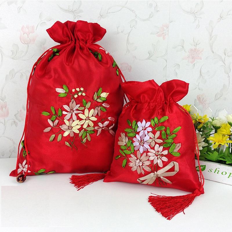 Exquisite Chinese Style Festive Party Supplies Wedding Gift Bags With Drawstring For Women on Hallowens Christmas Wedding Party
Exquisite Chinese Style Festive Party Supplies Wedding Gift Bags With Drawstring For Women on Hallowens Christmas Wedding Party