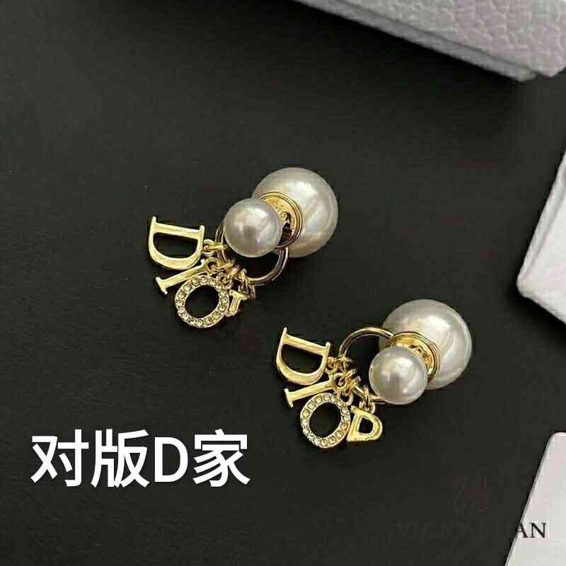 Dio/Christian Luxurys Designer Jindian Earrings Letter Ins Light Luxury Pearl Female
Dio/Christian Luxurys Designer Jindian Earrings Letter Ins Light Luxury Pearl Female