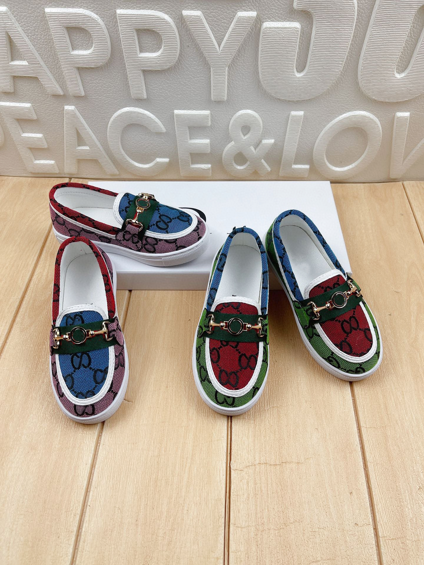 luxury designer espadrilles kids casual shoes Summer Spring platform with letter buckle loafer Girls Genuine Leather sick sole EUR26-35 with Box baby sports shoes, Shipping pay
luxury designer espadrilles kids casual shoes Summer Spring platform with letter buckle loafer Girls Genuine Leather sick sole EUR26-35 with Box baby sports shoes, Shipping pay