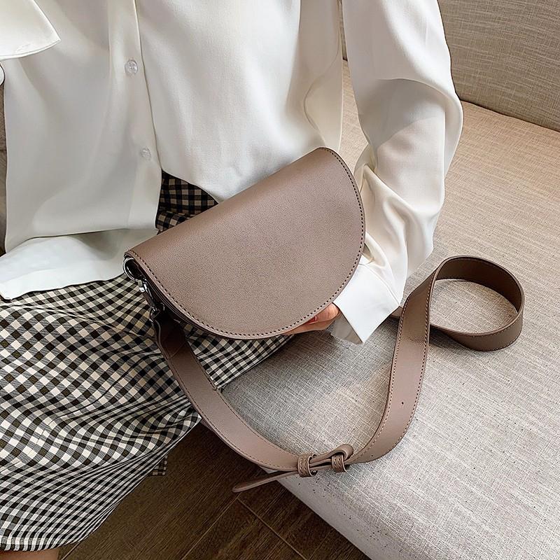 Female Messenger Bag Waterproof Fashion Youth Girl Shoulder Bag PU Leather Personality Everyday Small Bags Wide Shoulder Strap, Black
Female Messenger Bag Waterproof Fashion Youth Girl Shoulder Bag PU Leather Personality Everyday Small Bags Wide Shoulder Strap, Black