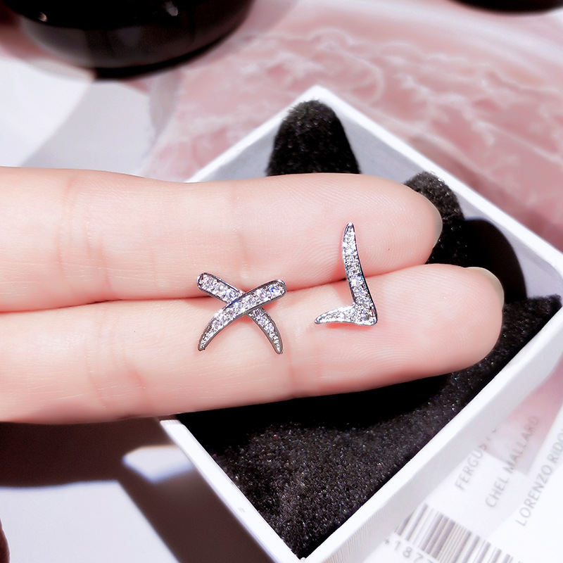 Europe and America Hotsale Women Jewelry White Gold Plated CZ Earrings Studs for Girls Women for Wedding Party
Europe and America Hotsale Women Jewelry White Gold Plated CZ Earrings Studs for Girls Women for Wedding Party