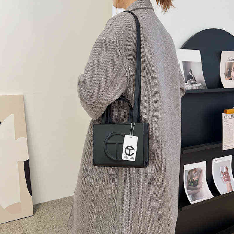 Shoulder Bags Luxury Designer Handbags High Quality Mini Telfar Tas for Women Pu Leather Famous Brand Ladies Shopping Dead Purse 1227, Red
Shoulder Bags Luxury Designer Handbags High Quality Mini Telfar Tas for Women Pu Leather Famous Brand Ladies Shopping Dead Purse 1227, Red