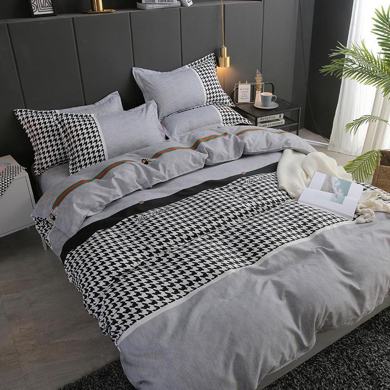 Modern Household Bedding Set New Cotton Quilt Cover Simple Stripe Check Single Double Woven Label
Modern Household Bedding Set New Cotton Quilt Cover Simple Stripe Check Single Double Woven Label