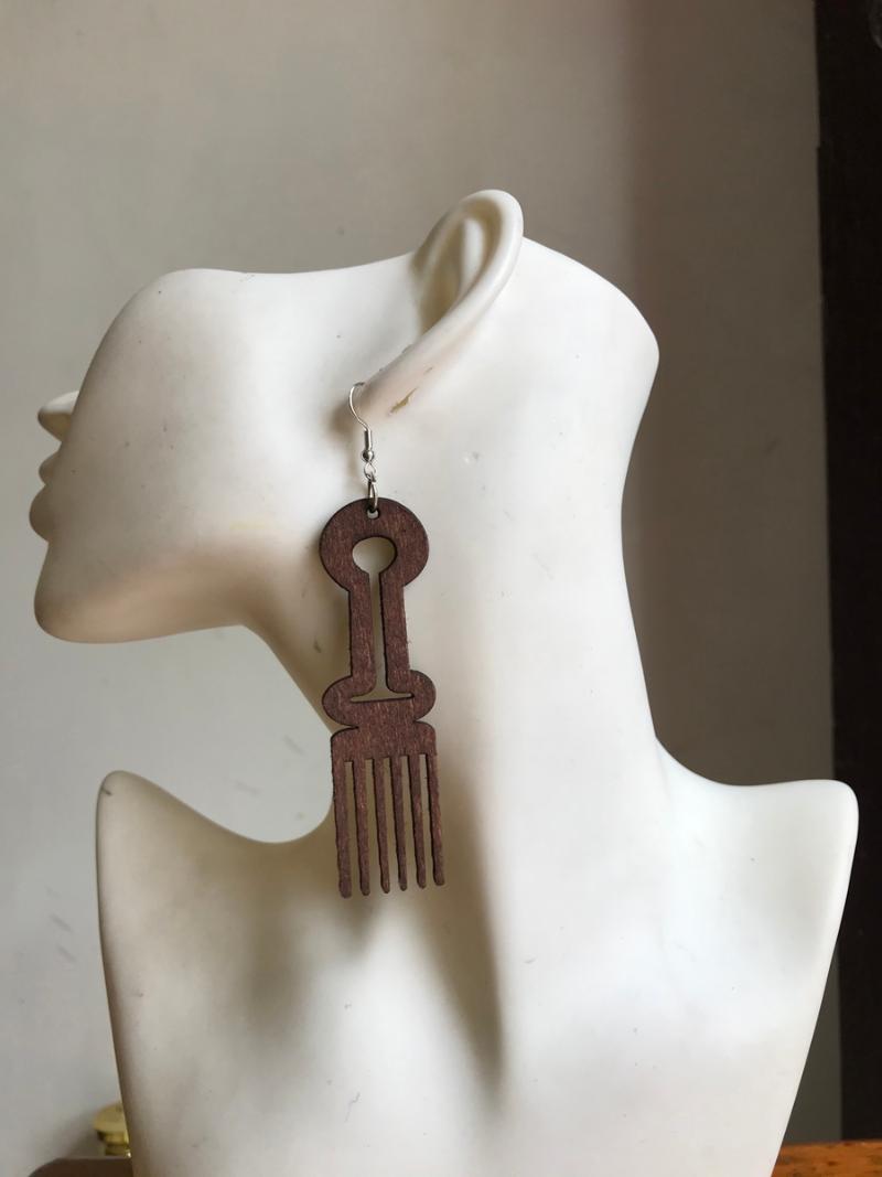 comb shape vintage wooden drop earring for women Geometric fashion hollow women handing dangle earrings 2020 female jewelry
comb shape vintage wooden drop earring for women Geometric fashion hollow women handing dangle earrings 2020 female jewelry