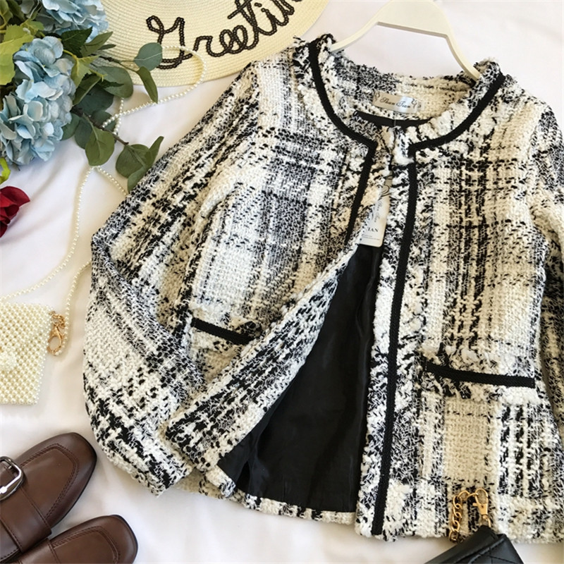 2021 New Autumn Color Contrast Fashionable Jacket Tweed Female Black Jackets Short White Suit Feminine Neck Mini Coat JA7D
2021 New Autumn Color Contrast Fashionable Jacket Tweed Female Black Jackets Short White Suit Feminine Neck Mini Coat JA7D