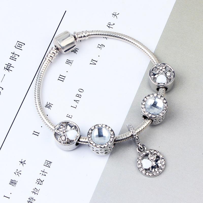 Clover of Four Leaves Bracelets Ladies White Crystal Opal Beaded Bracelet DIY Hand Jewelry
Clover of Four Leaves Bracelets Ladies White Crystal Opal Beaded Bracelet DIY Hand Jewelry