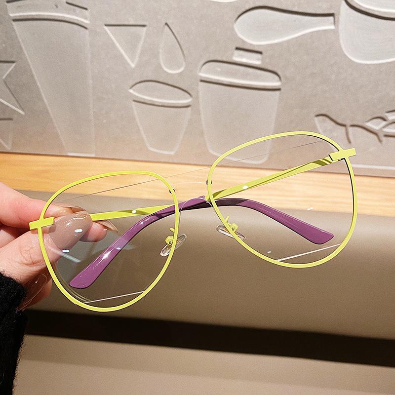 New Fashion Unique Hollow Transparent Glasses Frame Women Vintage Metal Pilot Eyeglasses Ladies Optical Computer Spectacles
New Fashion Unique Hollow Transparent Glasses Frame Women Vintage Metal Pilot Eyeglasses Ladies Optical Computer Spectacles