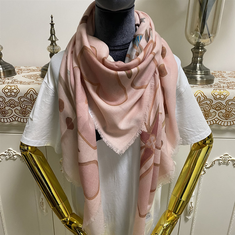 New product pink color size 130cm -130cm 100% cashmere material print pattern thin and soft square scarves for women, Blue;gray
New product pink color size 130cm -130cm 100% cashmere material print pattern thin and soft square scarves for women, Blue;gray
