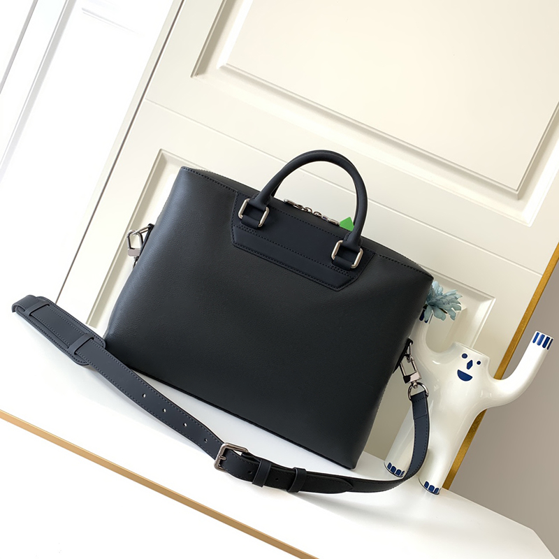 New style backpack 44222 High quality leather The details of the handmade edges are exquisite Interior Slot Pocket fashion atmosphere bags
New style backpack 44222 High quality leather The details of the handmade edges are exquisite Interior Slot Pocket fashion atmosphere bags