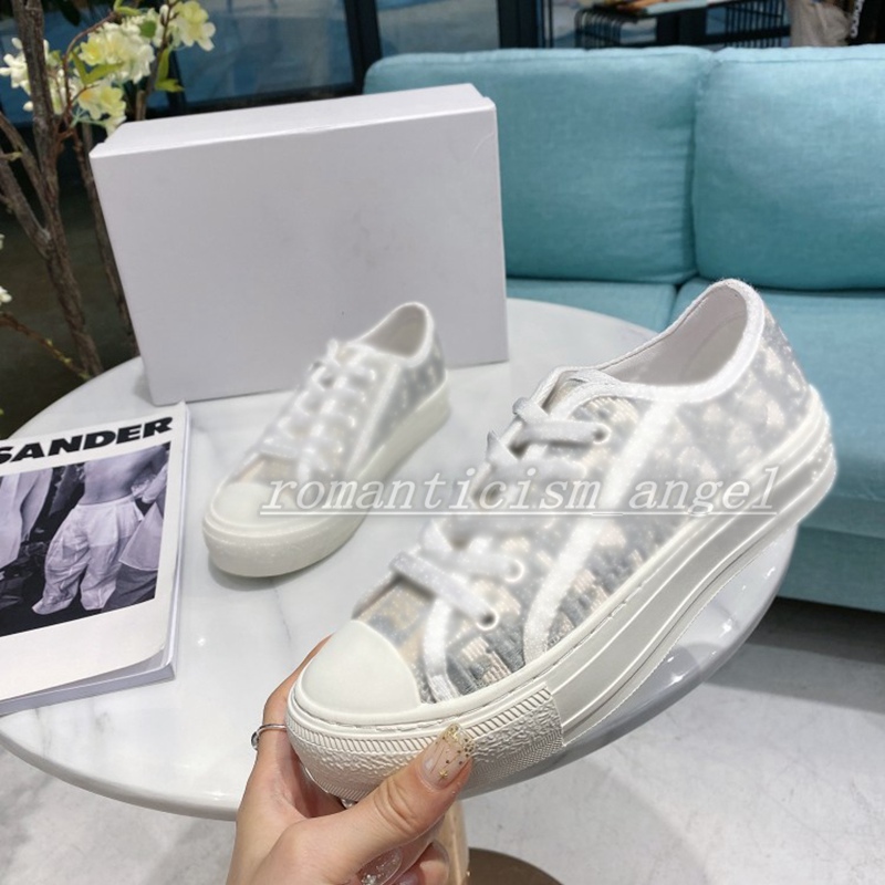 The latest low-cut patchwork Sneakers high-quality leather beautiful female children's competition running casual shoes white pink sneaker, Black;red
The latest low-cut patchwork Sneakers high-quality leather beautiful female children's competition running casual shoes white pink sneaker, Black;red