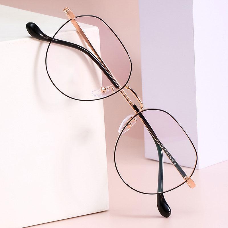 New Korean version of retro metal glasses frame Fashion trend flat mirror Simple and beautifully decorated glasses frame.1
New Korean version of retro metal glasses frame Fashion trend flat mirror Simple and beautifully decorated glasses frame.1
