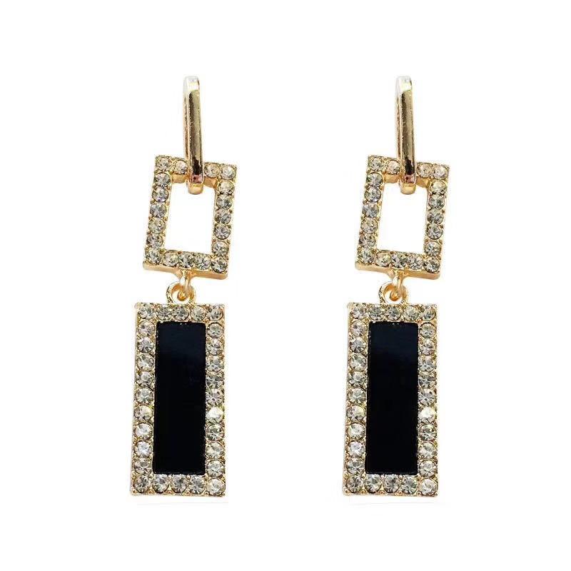 S925 sterling silver stud earrings Japanese and Korean temperament exaggerated geometric long earrings female personality block
S925 sterling silver stud earrings Japanese and Korean temperament exaggerated geometric long earrings female personality block