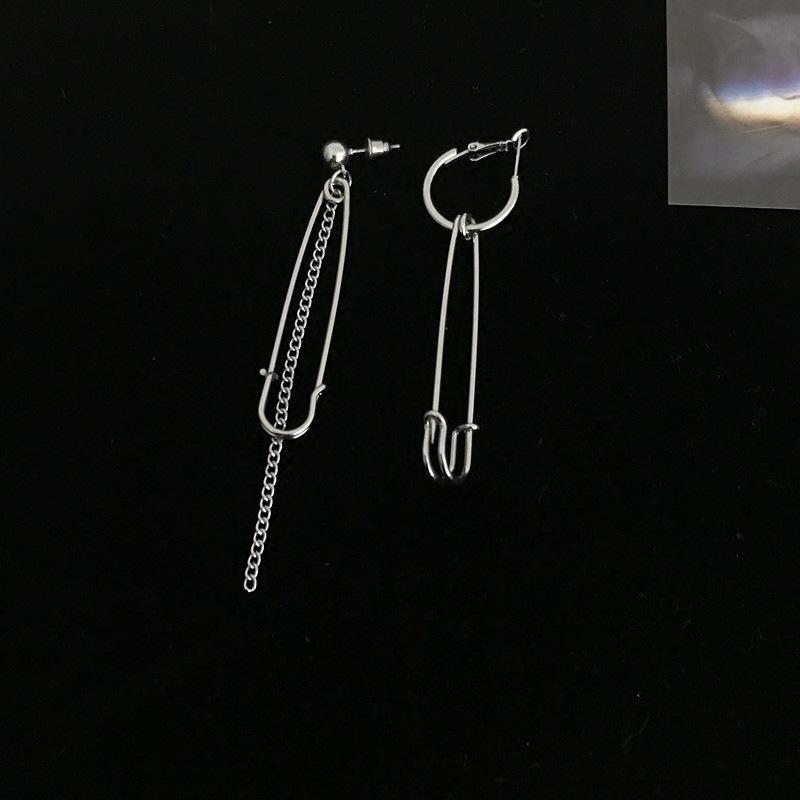 2020 Korea personality stainless steel big Safety pin chain asymmetric earrings for men and women street punk party jewelry gift
2020 Korea personality stainless steel big Safety pin chain asymmetric earrings for men and women street punk party jewelry gift