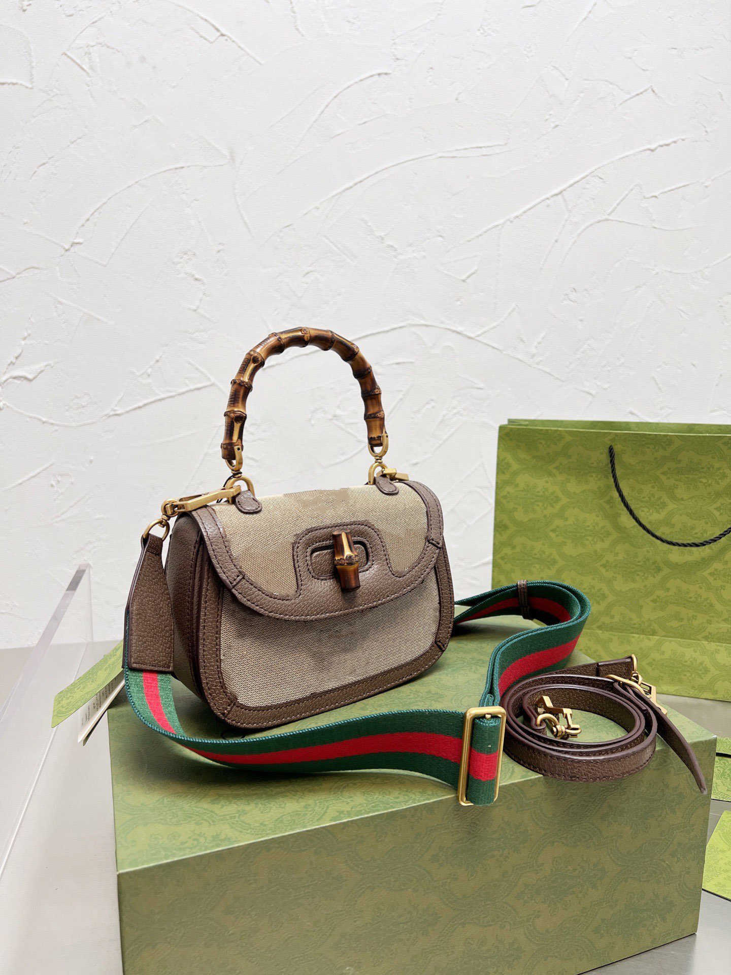 2022 Handbag Designers Bag Crossbody Shoulder Bags Purse Wallets Clutch Totes Lock Letters Luxury Handbag Bamboo bag with box
2022 Handbag Designers Bag Crossbody Shoulder Bags Purse Wallets Clutch Totes Lock Letters Luxury Handbag Bamboo bag with box