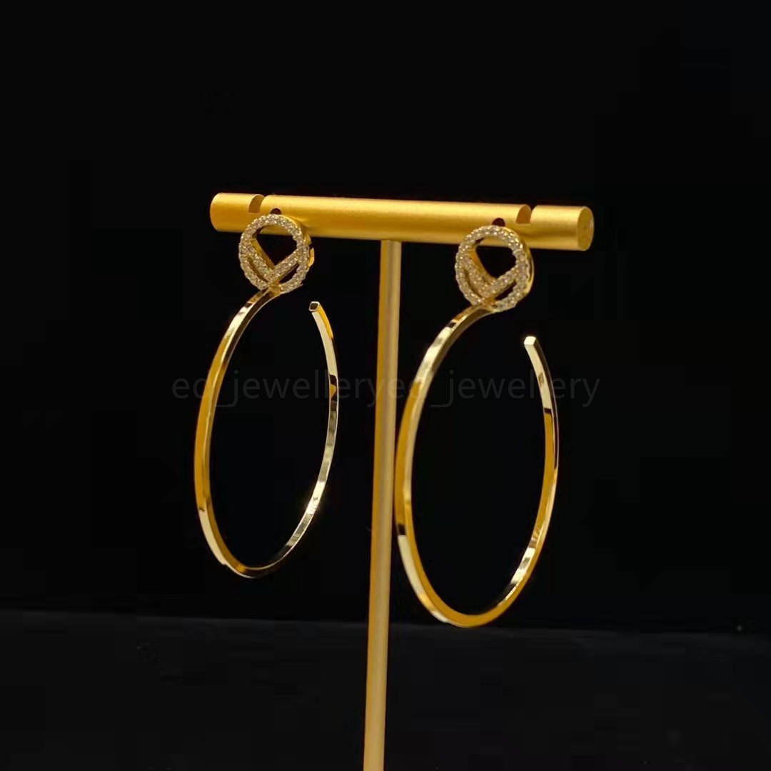Brand jewelry designer C high quality gold hoop letter D Earrings women's party wedding couple gift 925 silver Alex ani 1234
Brand jewelry designer C high quality gold hoop letter D Earrings women's party wedding couple gift 925 silver Alex ani 1234