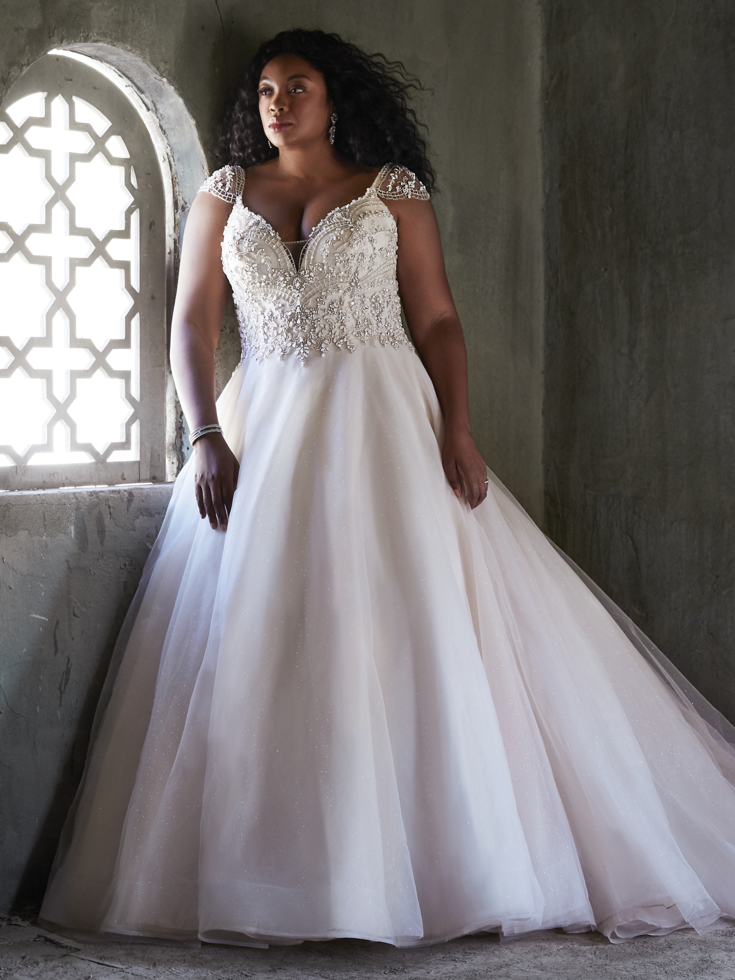Beaded Plus Size Backless Wedding Dresses V Neck A Line Sequined Bridal Gowns Sweep Train Tulle Robe De Marie