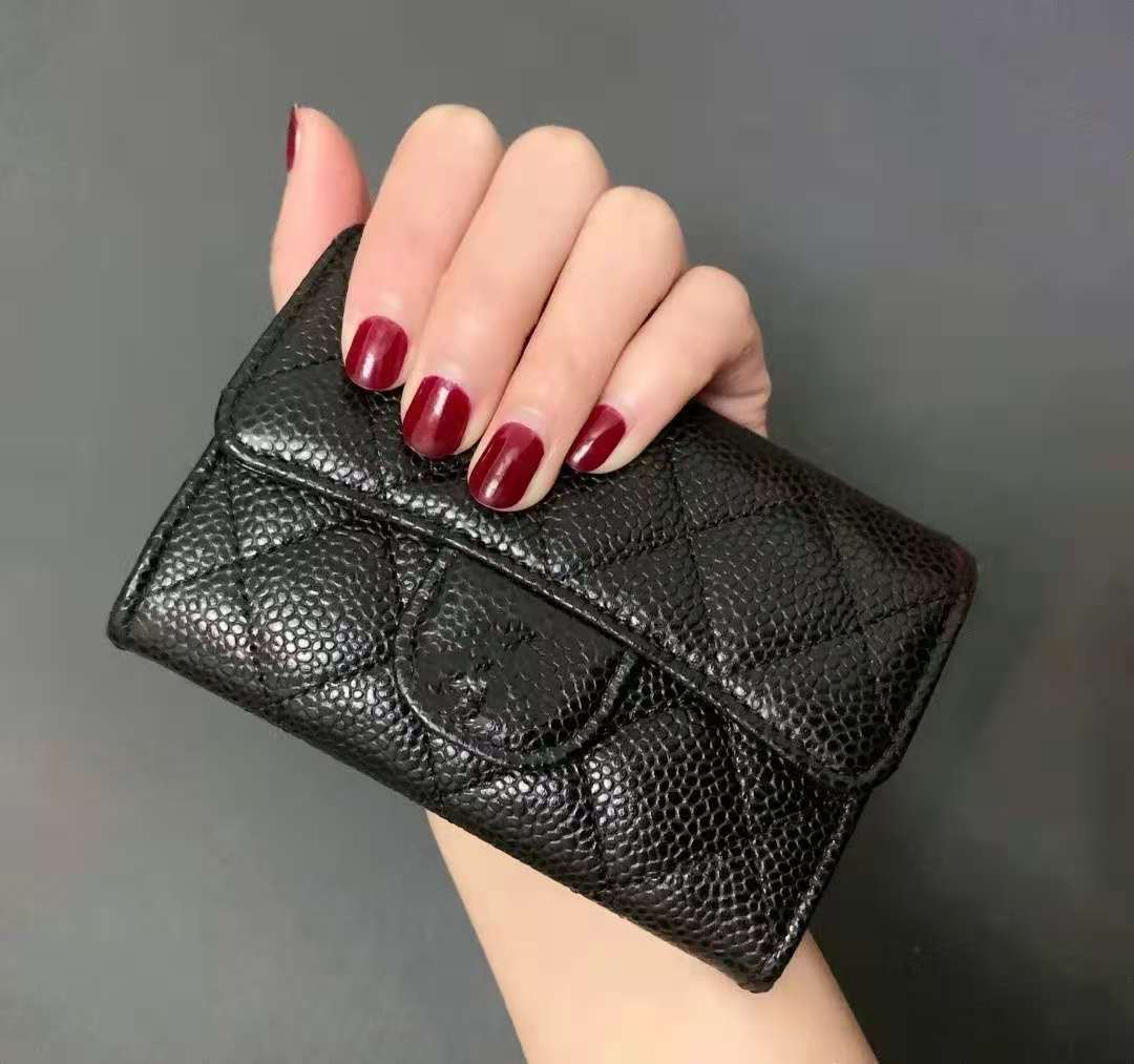 Fashion Hot Designer Lady Black Classic Caviar Leather Quilted Wallet Small Coin Purse Women Clutch with Box
Fashion Hot Designer Lady Black Classic Caviar Leather Quilted Wallet Small Coin Purse Women Clutch with Box