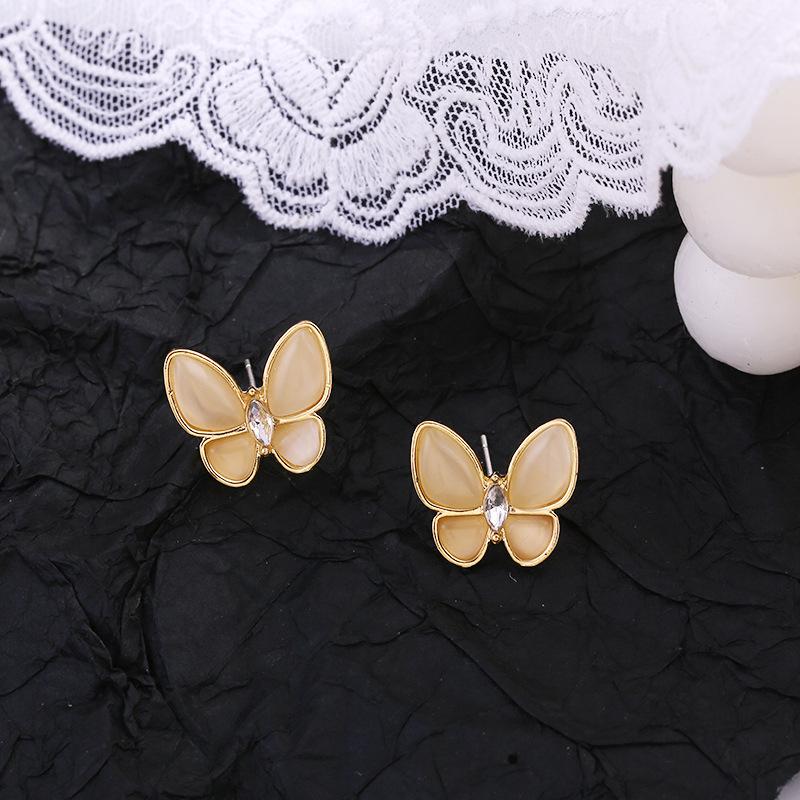 2020 New Arrival Resin Crystal Butterfly Stud Earrings for Women or Girls Wedding Brides Jewelry Gift Cute Boucle D'oreille
2020 New Arrival Resin Crystal Butterfly Stud Earrings for Women or Girls Wedding Brides Jewelry Gift Cute Boucle D'oreille