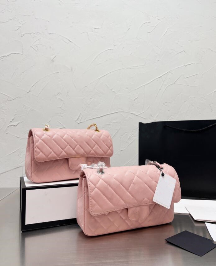 Designer Handbags pink Women Classic cf Flap Bags Lambskin Leather Quilted Matelasse 25cm Large Capacity Outdoor Fashion Famous Luxury
Designer Handbags pink Women Classic cf Flap Bags Lambskin Leather Quilted Matelasse 25cm Large Capacity Outdoor Fashion Famous Luxury