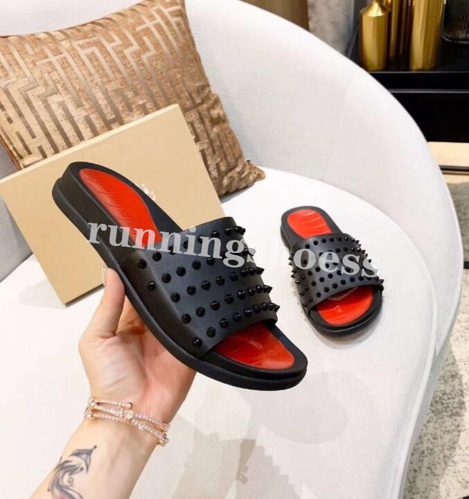 Summer Men Beach Slip On Slides Red Bottom Loubi Flip Flat Sandals Slippers Studs Sandals Flats Luxury Designer Flip Flops Sandalias EU38-44
Summer Men Beach Slip On Slides Red Bottom Loubi Flip Flat Sandals Slippers Studs Sandals Flats Luxury Designer Flip Flops Sandalias EU38-44