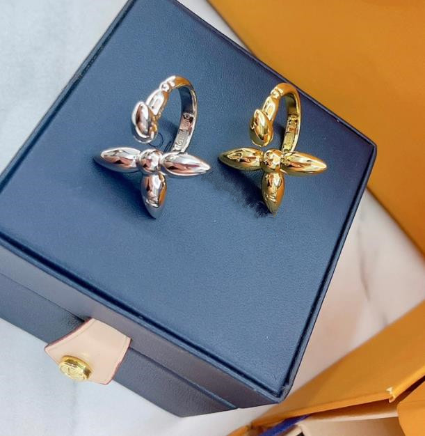 New Flower Open Ring For Women Luxury Designer Copper Silver Gold Simple Opening Rings Vintage Jewelry High Quality Gifts
New Flower Open Ring For Women Luxury Designer Copper Silver Gold Simple Opening Rings Vintage Jewelry High Quality Gifts