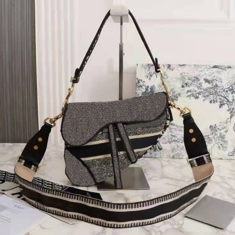7A Top Quality Designer Bags fashion Canvas Embroiderys tote 2005 Luxurys mini Designers Bags saddle bag Letter Embroidery Pochette Shoulder Crossbody Purses Bags, Box
7A Top Quality Designer Bags fashion Canvas Embroiderys tote 2005 Luxurys mini Designers Bags saddle bag Letter Embroidery Pochette Shoulder Crossbody Purses Bags, Box