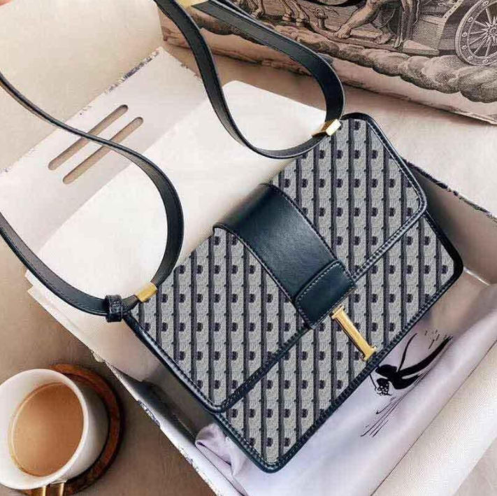 2020 black crossbody bag women wide shoulder cross bag with a pauch ladies custom crossbody bag, Black and white letter
2020 black crossbody bag women wide shoulder cross bag with a pauch ladies custom crossbody bag, Black and white letter