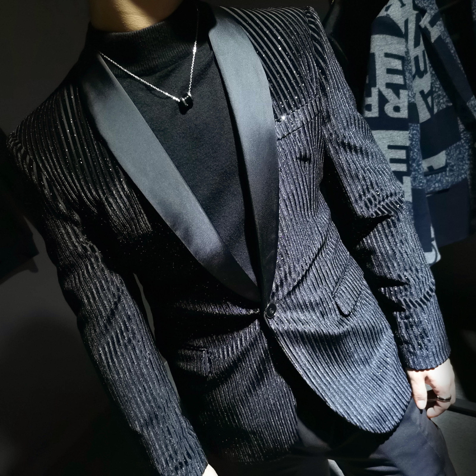 Korean Style Gold Velvet Stripe Blazer Man Stage Costumes For Singer Stylish Blazers For Men Blazer Black
Korean Style Gold Velvet Stripe Blazer Man Stage Costumes For Singer Stylish Blazers For Men Blazer Black