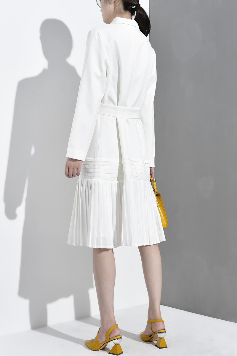 EAM Loose Fit White Pleated Hem Stitch Bandage Long Jacket Lapel Sleeve Women Coat Fashion Spring YE615 201017