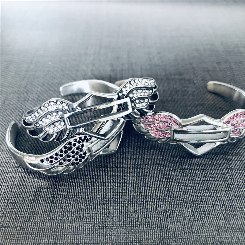 Newest Design Crystal Biker Bangle 316L Stainless Steel Fashion Jewelry Lady Girls Motorbiker Style Angle Wings Bracelet
Newest Design Crystal Biker Bangle 316L Stainless Steel Fashion Jewelry Lady Girls Motorbiker Style Angle Wings Bracelet