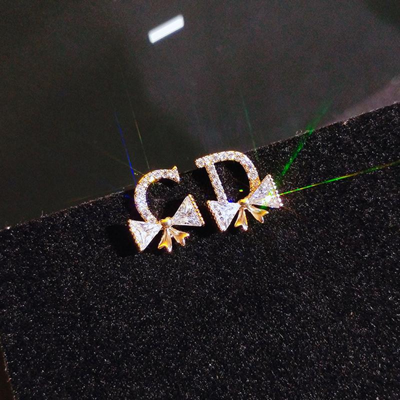 Stud Fashion Fine 14K Real Gold Bowknot Letter Earrings For Women High Quality Design Jewelry Zircon S925 Silver Needle
Stud Fashion Fine 14K Real Gold Bowknot Letter Earrings For Women High Quality Design Jewelry Zircon S925 Silver Needle