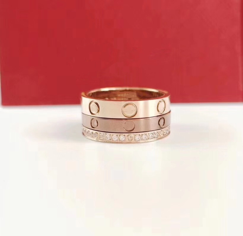 High-quality Christmas gift Titanium steel love ring Three-layer style style changeable Classic gold ring Multi-style wear Luxury exquisite
High-quality Christmas gift Titanium steel love ring Three-layer style style changeable Classic gold ring Multi-style wear Luxury exquisite