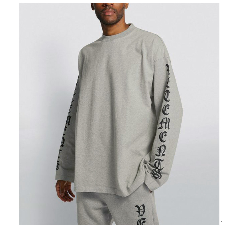 2021 American Street Fashion Winter New Cotton Long-sleeved Sanskrit Letter Printed T-shirt for Men and Women T7em, Gray
2021 American Street Fashion Winter New Cotton Long-sleeved Sanskrit Letter Printed T-shirt for Men and Women T7em, Gray