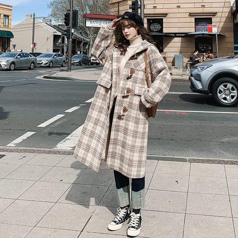 2021 New Female Wool Coat New Winter with Hood Horn Button Vintage Straight Korean Plaid Loose Style Long Jacket 31m J916, Photo color
2021 New Female Wool Coat New Winter with Hood Horn Button Vintage Straight Korean Plaid Loose Style Long Jacket 31m J916, Photo color
