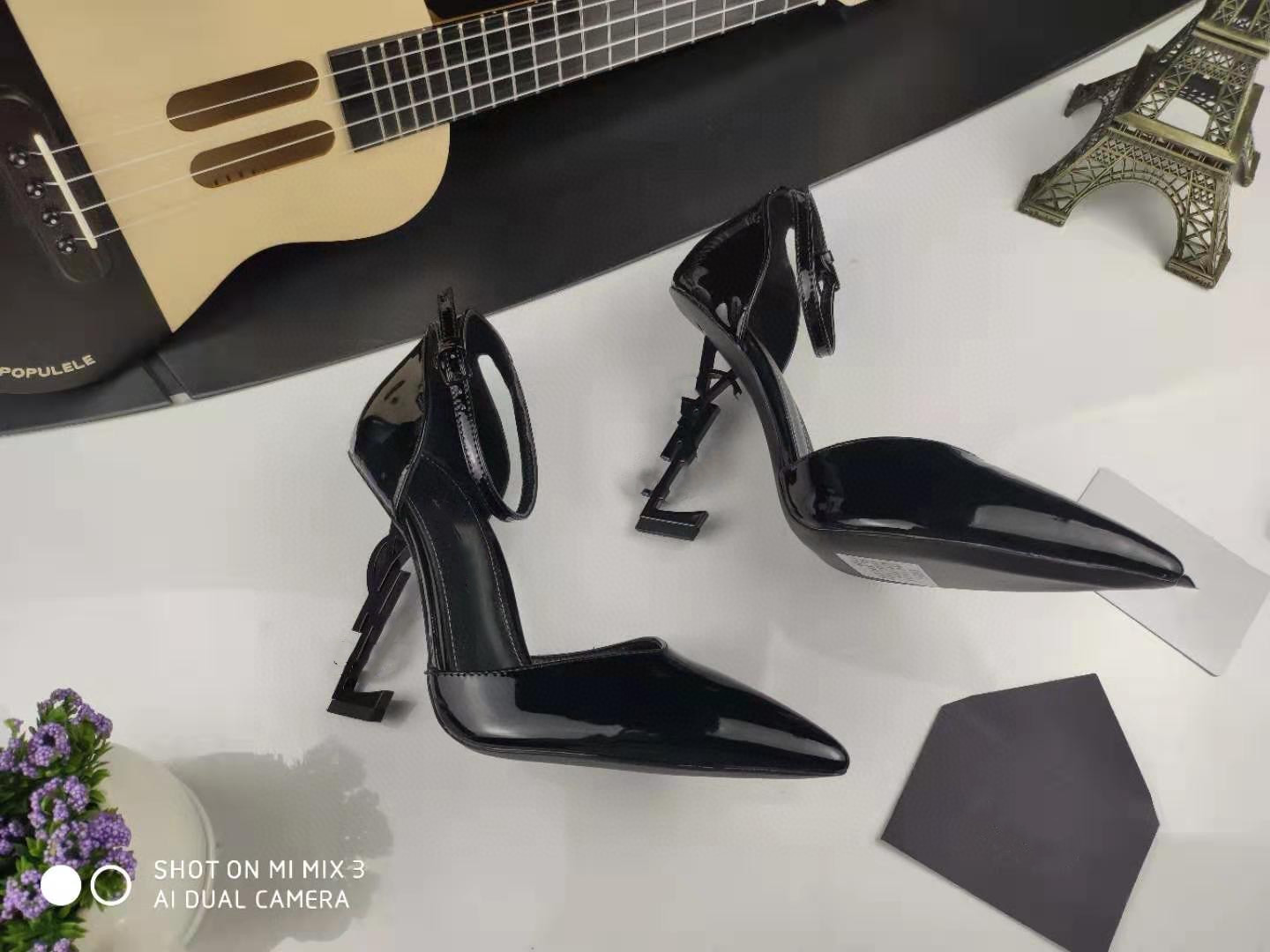 Classic High heeled sandals party fashion 100% leather women Dance shoe designer sexy heels Suede Lady Metal Belt buckle Thick Heel Woman shoes Large size 0413, 04
Classic High heeled sandals party fashion 100% leather women Dance shoe designer sexy heels Suede Lady Metal Belt buckle Thick Heel Woman shoes Large size 0413, 04