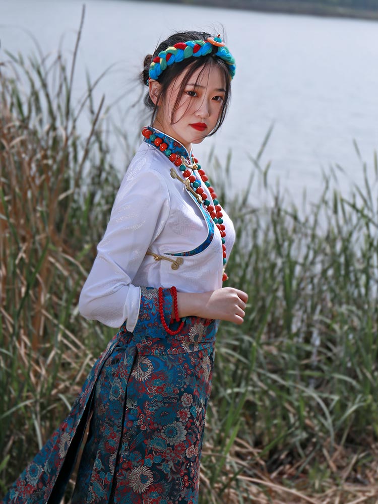 Tibetan Casual Ethnic clothing women spring autumn Traditional Tibet Kangba robe embroidery Top + Skirt Daily life clothes Girl